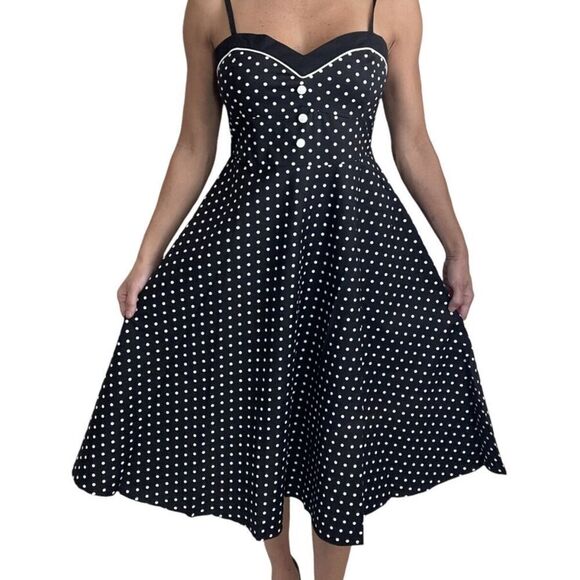 Chic Black and White Sundress with Sweetheart Neckline - Picture 1 of 6